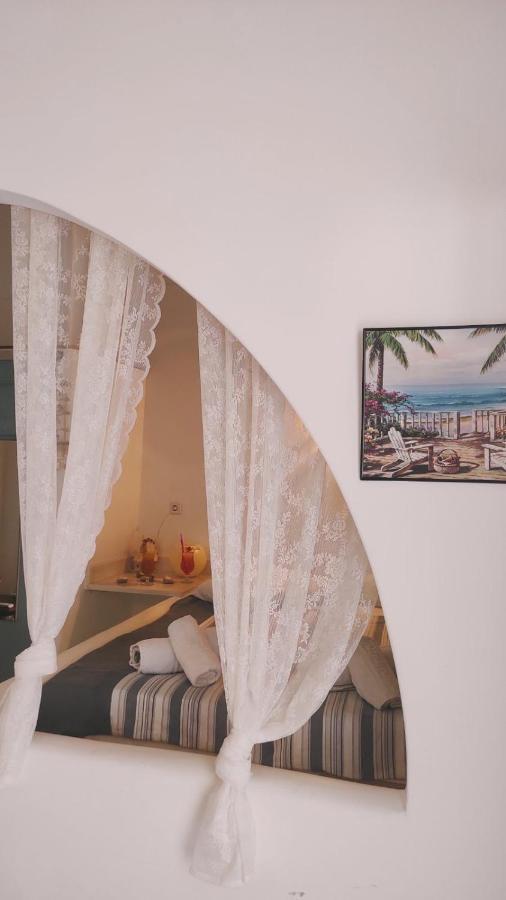 Pátmos Lampi'S Dolphinアパートホテル エクステリア 写真