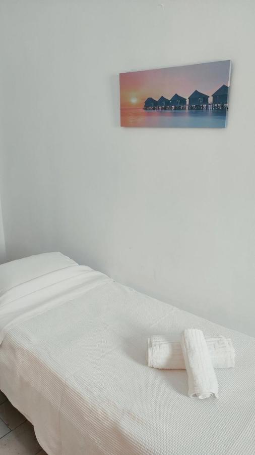 Pátmos Lampi'S Dolphinアパートホテル エクステリア 写真